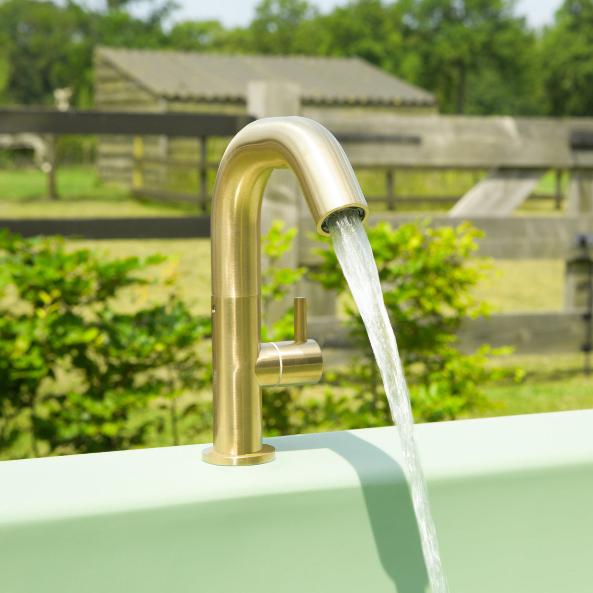 Brass Gardentub Tap filling a Gardentub with water